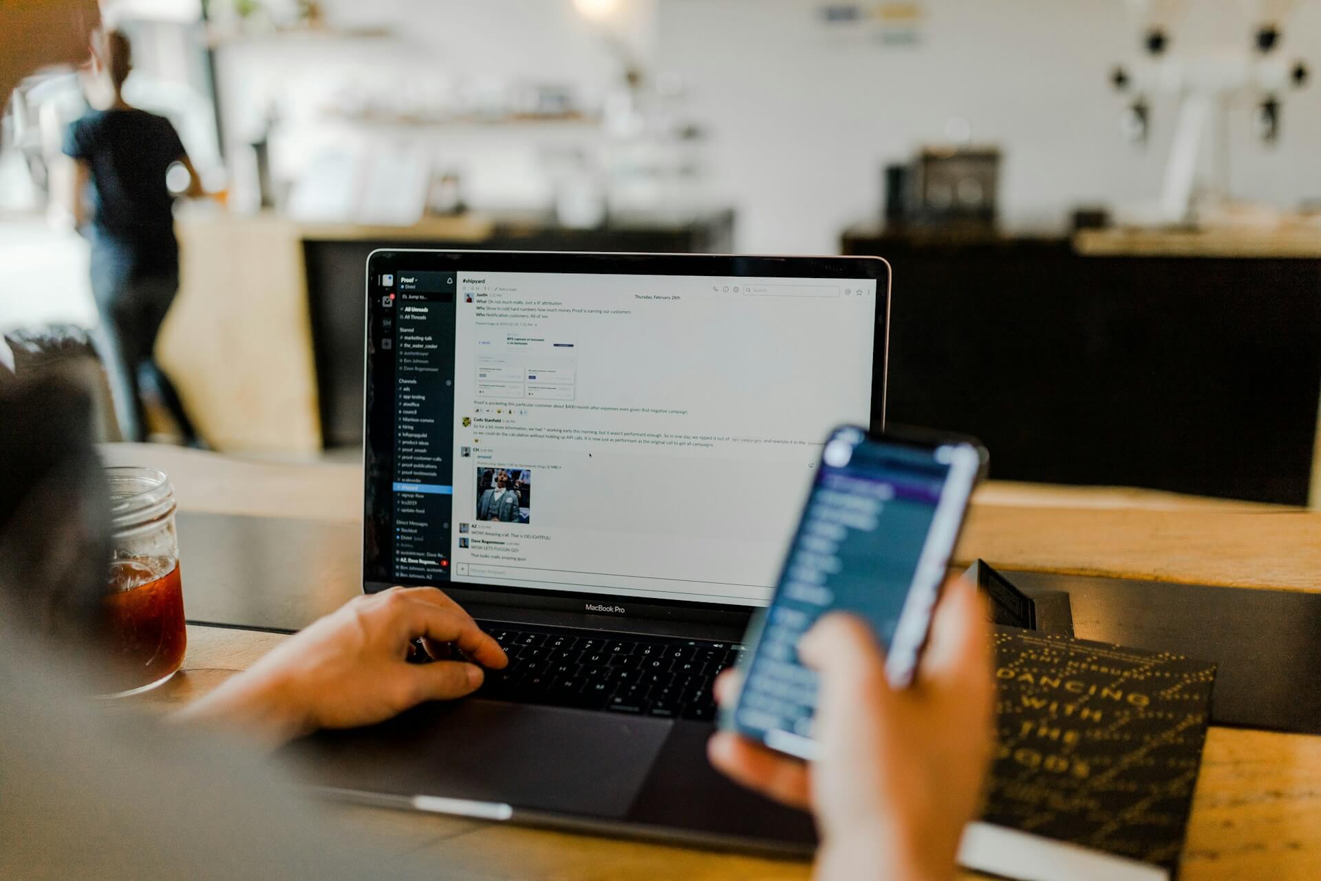 Read more about the article Biznes w Internecie – przewodnik krok po kroku