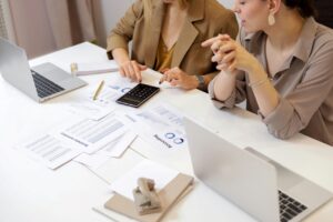Read more about the article Jakie wskaźniki ESG są kluczowe dla firm i inwestorów?