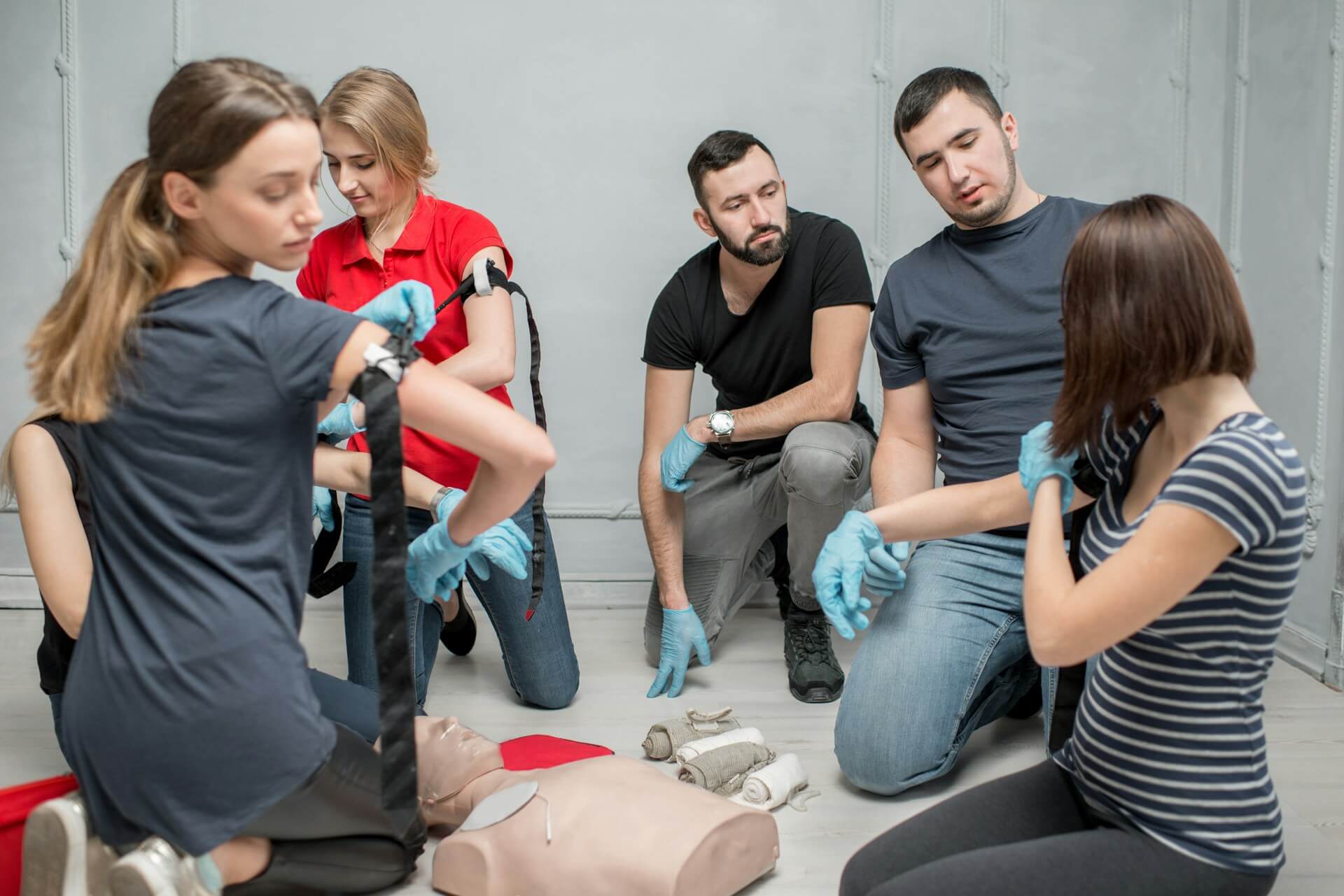 Read more about the article Pierwsza pomoc przedmedyczna – podstawowe zasady