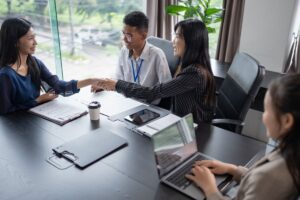 Read more about the article Błędy w CV, które dyskwalifikują: checklista przed wysyłką