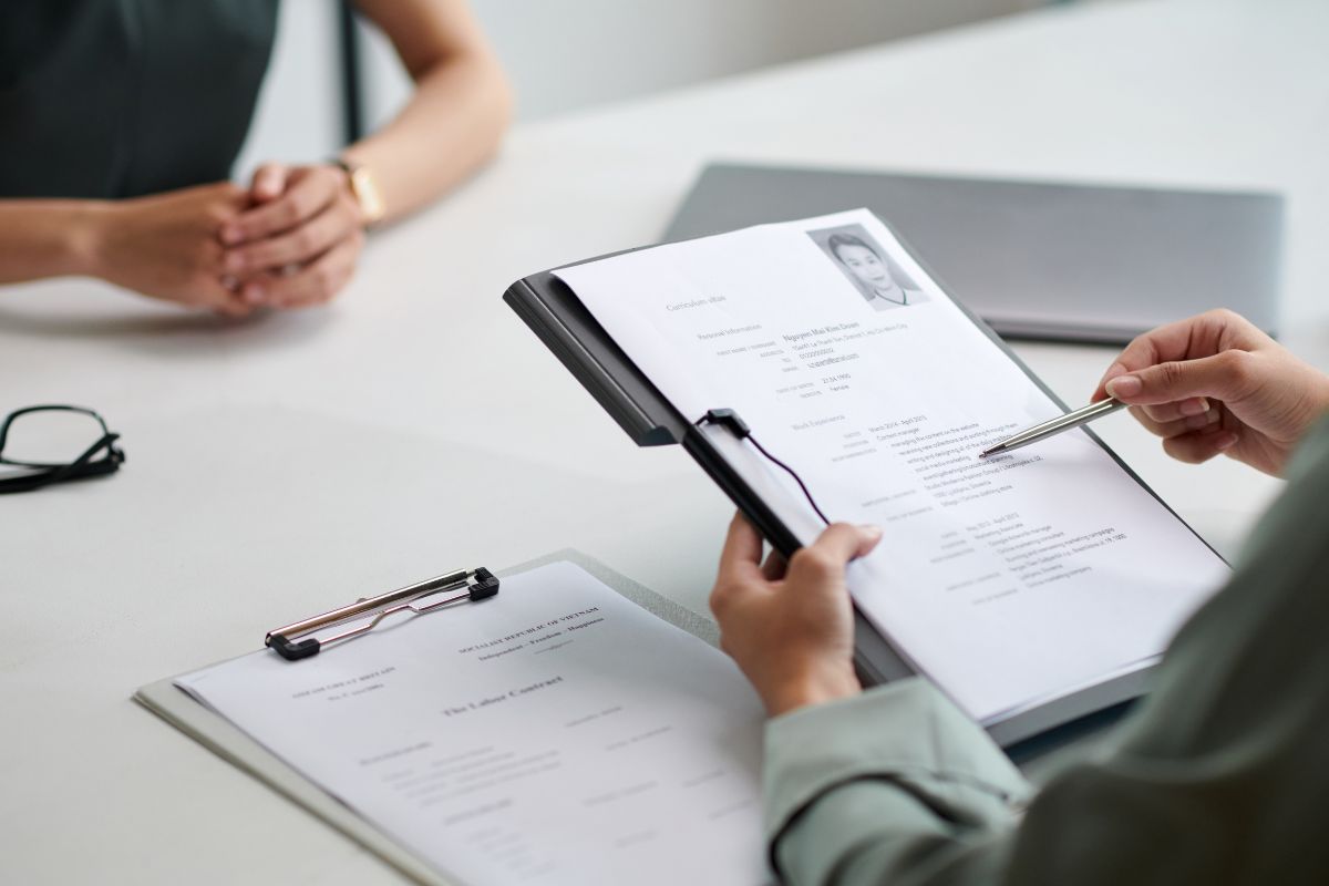 Read more about the article Sekcja umiejętności w CV: twarde vs miękkie z przykładami