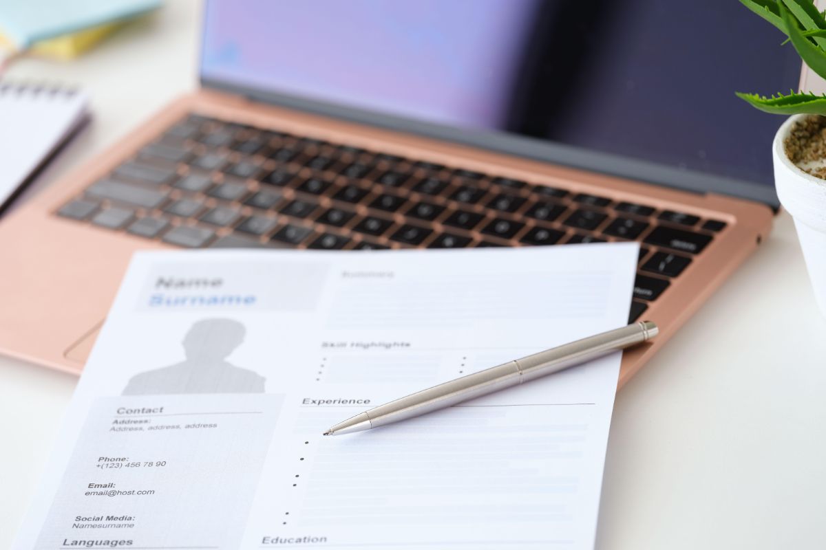 Read more about the article Format PDF czy DOC? Jak wysyłać CV do ATS i rekruterów