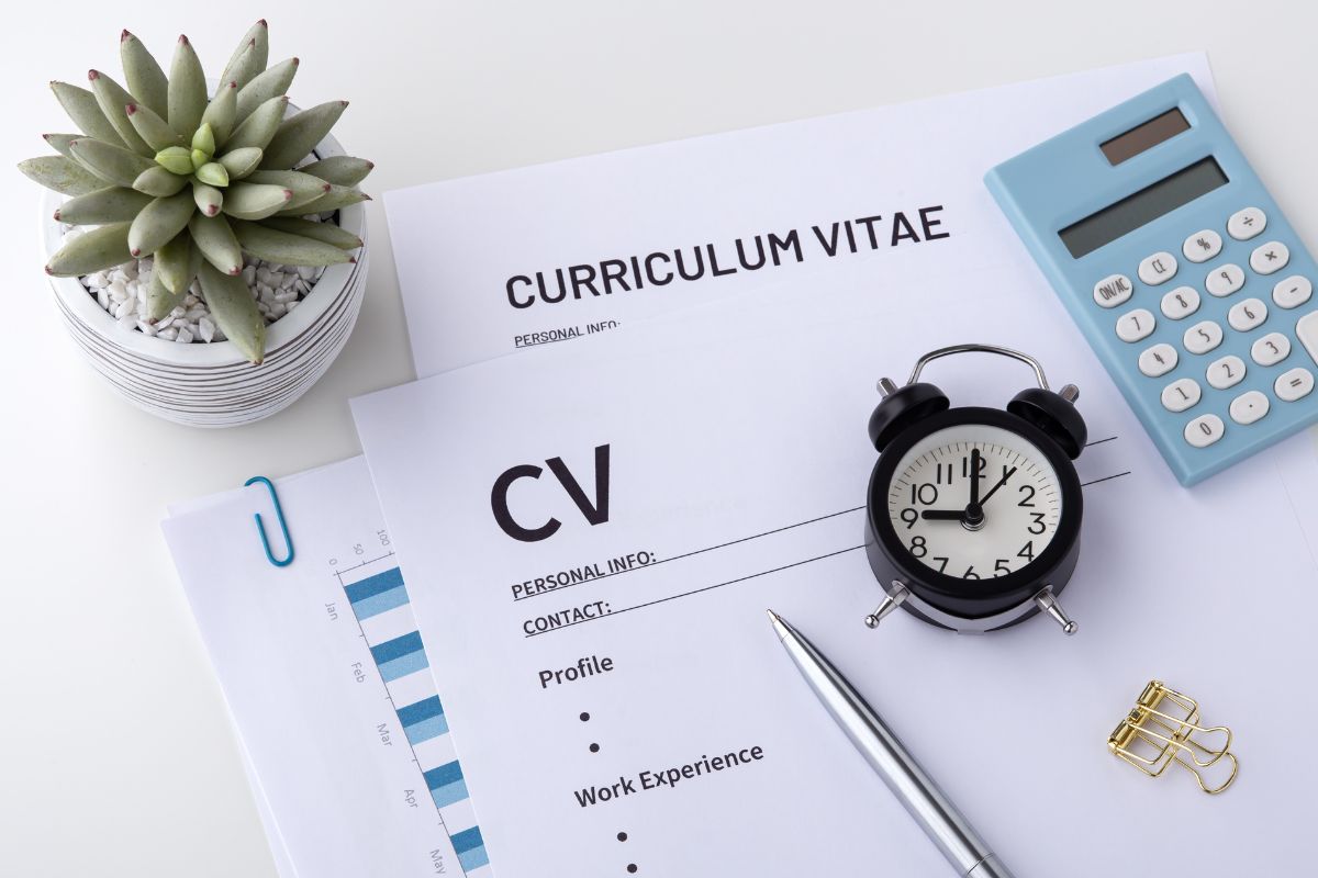 Read more about the article CV w języku angielskim: różnice PL-EN i typowe pułapki