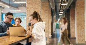 Read more about the article Świadczenia pozapłacowe: Dodatkowe benefity oferowane pracownikom