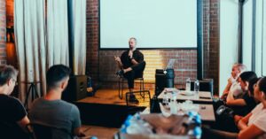 Read more about the article Networking: Budowanie relacji i kontaktów biznesowych
