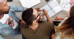 Read more about the article Delegowanie zadań: Przekazywanie obowiązków w zespole