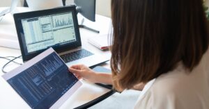 Read more about the article Dyrektor finansowy: Osoba zarządzająca finansami przedsiębiorstwa