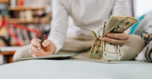 Read more about the article Finanse osobiste: Zarządzanie budżetem domowym i oszczędnościami