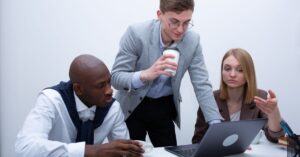Read more about the article Motywacja: Czynniki napędzające działania pracowników