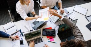 Read more about the article Grupa kapitałowa: Zespół powiązanych spółek i przedsiębiorstw