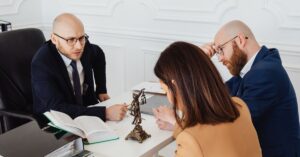 Read more about the article Compliance: Zgodność działań firmy z przepisami prawnymi